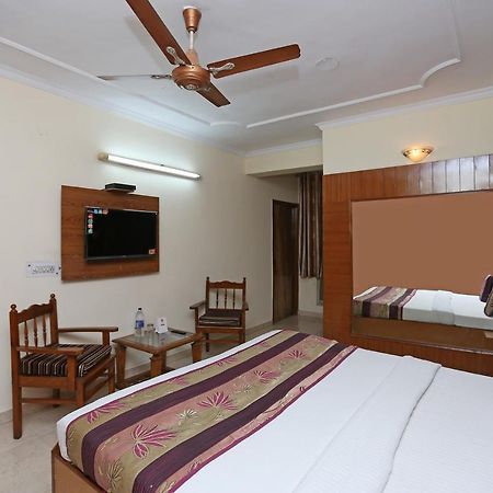 Oyo Flagship 9554 Hotel Grand Plaza Faridabad Esterno foto