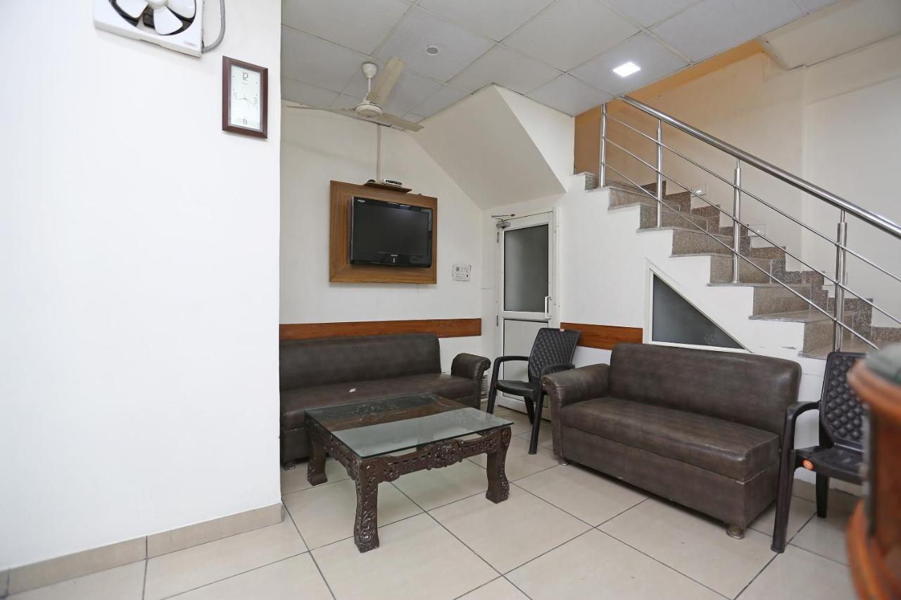 Oyo Flagship 9554 Hotel Grand Plaza Faridabad Esterno foto